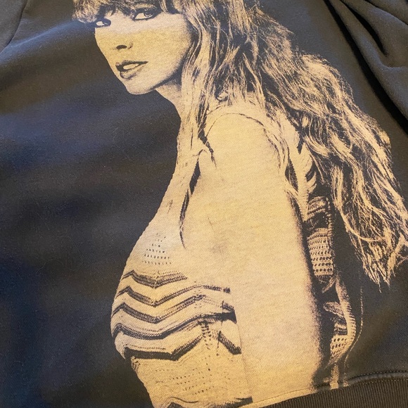 Taylor Swift The Eras Tour Black Hoodie M Venue Merch Concert Photo Portrait - Picture 4 of 6